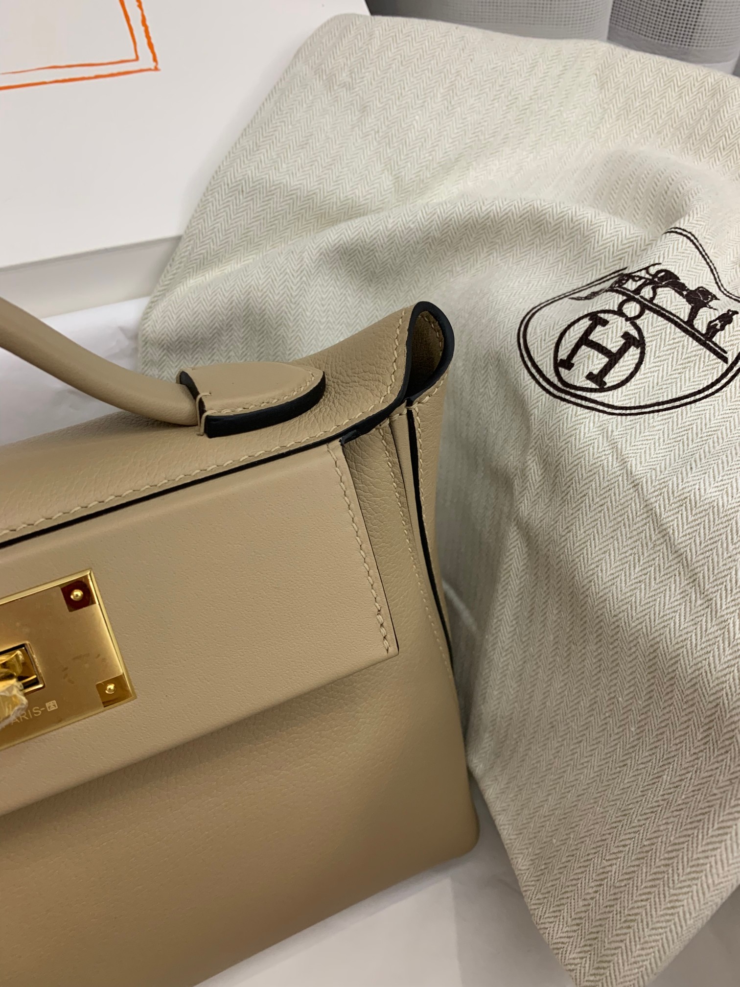 Hermes Kelly Mini 2424 21cm Handbag in Trench Clemence Leather 